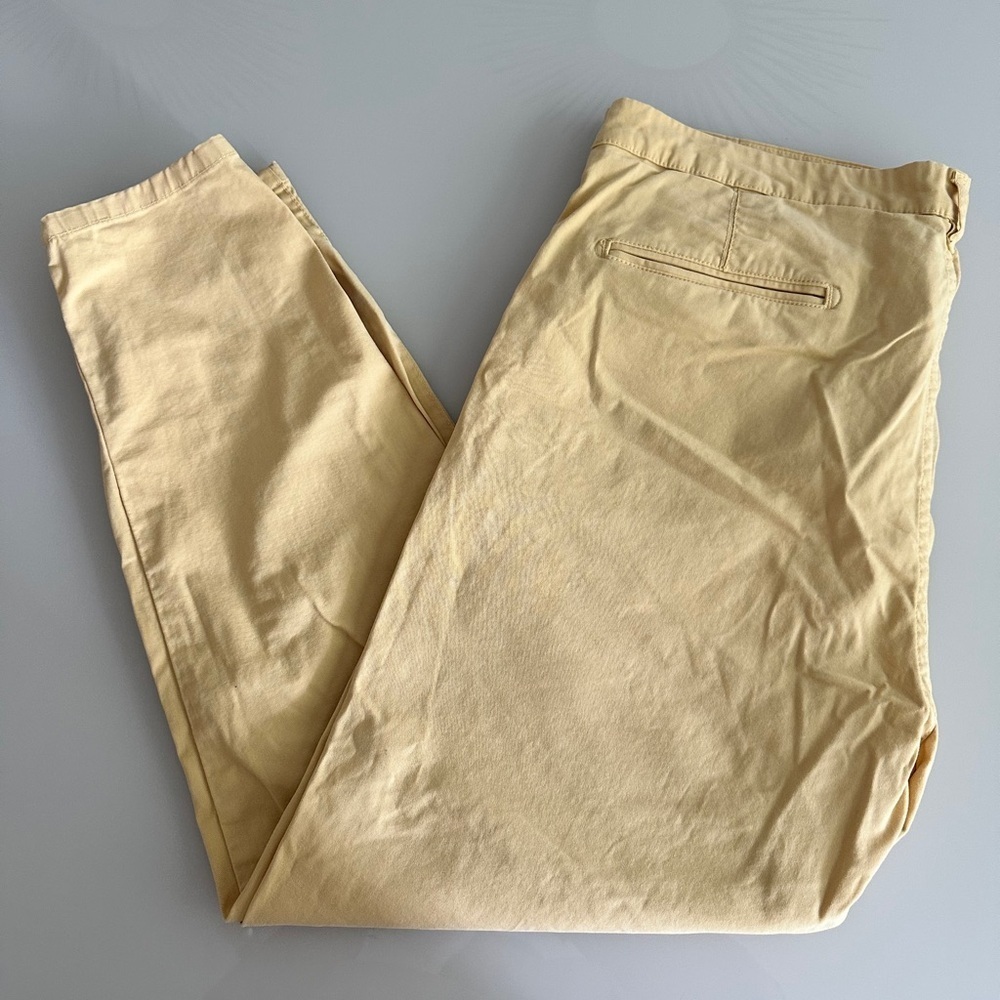 Zara Classic Chinos for Men - Picture 4 of 5